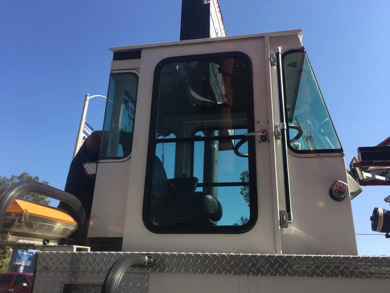 excavator with 3M Color Stable 20%